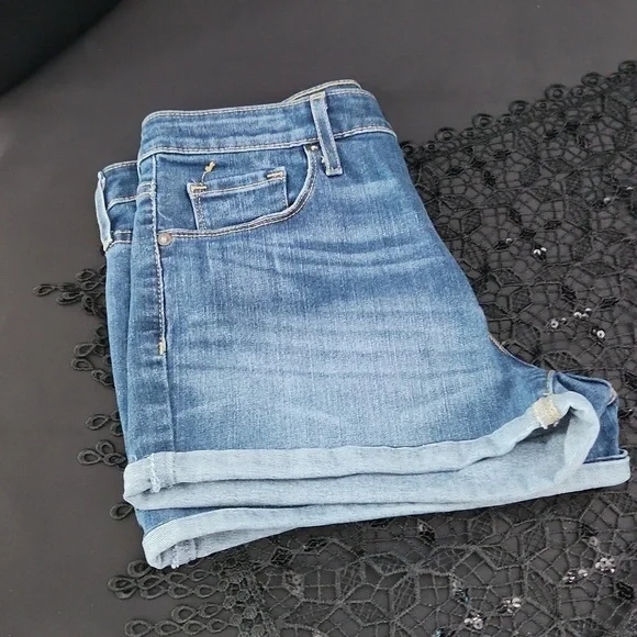 Mossimo High Rise Power Stretch Shorts - Size 8 - Picture 9 of 9